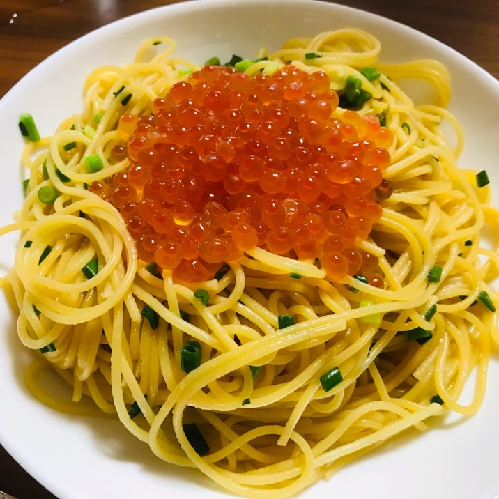 イクラたっぷり！バター醤油パスタ